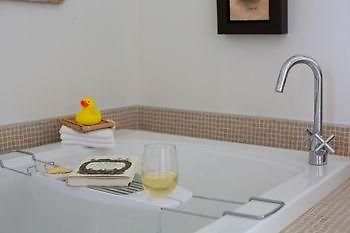 Away In The County Bed And Breakfast Cherry Valley Bagian luar foto